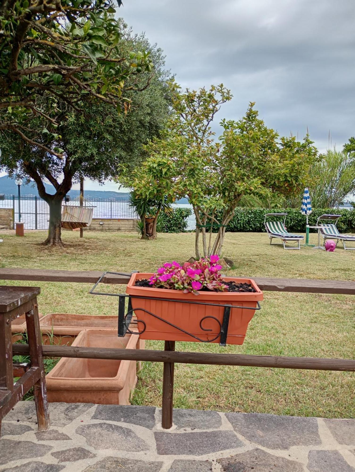Independent Villa With Private Beach On The Lake Bracciano Kültér fotó