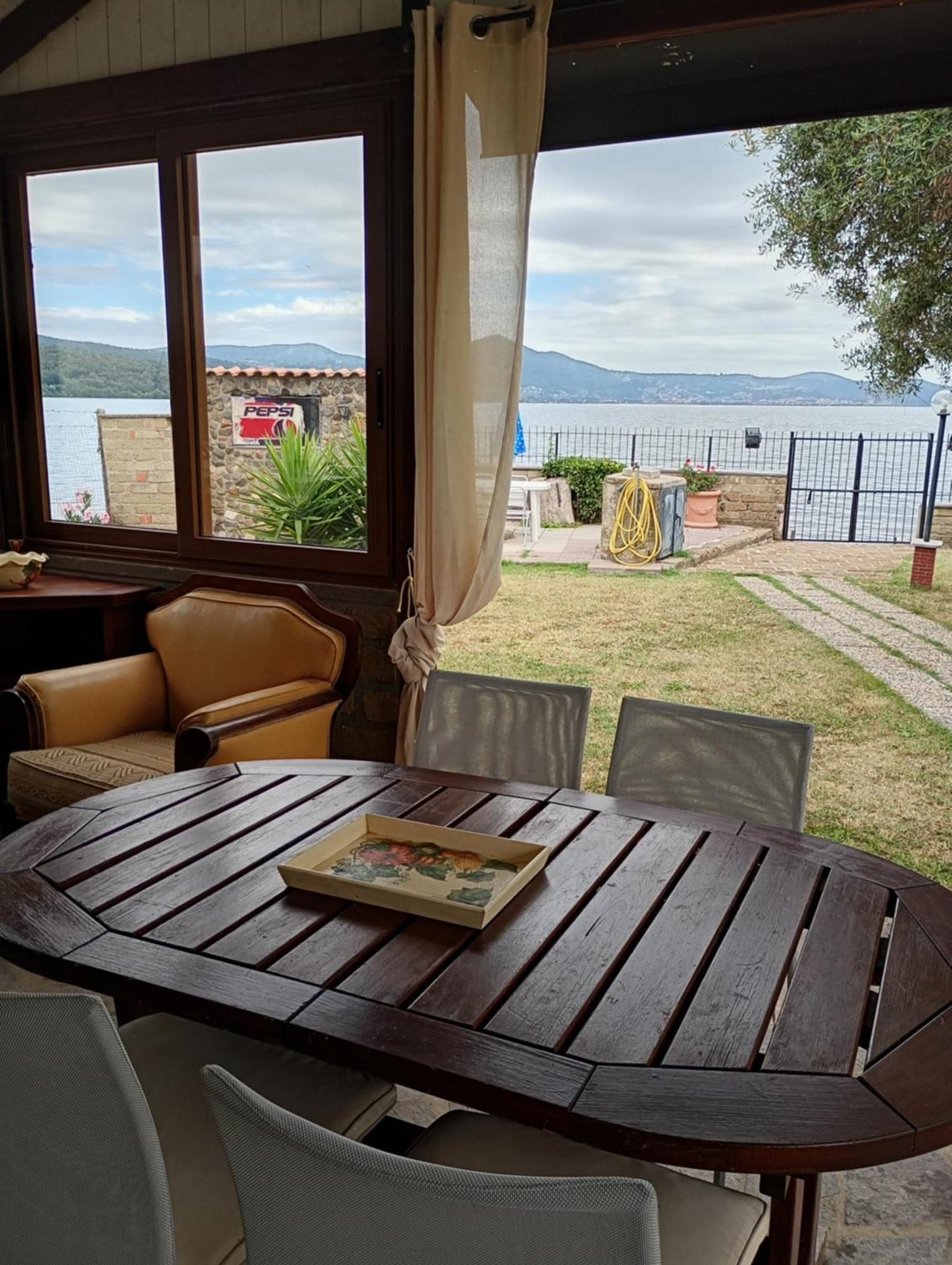 Independent Villa With Private Beach On The Lake Bracciano Kültér fotó